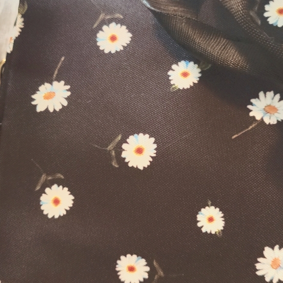 Alice and Olivia by Stacey Bendet duffle bag. - Picture 3 of 5